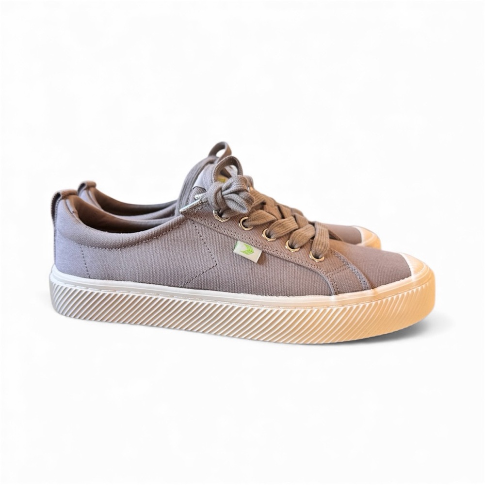 NWOB Cariuma Sustainable Gray Athletic Shoes